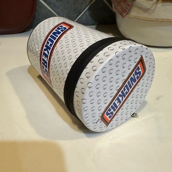 VTG 2004 SNICKERS ZIPPER LID GOLF TIN DECOR STORAGE 6.25”x4” WHITE BROWN ORANGE - Picture 10 of 12